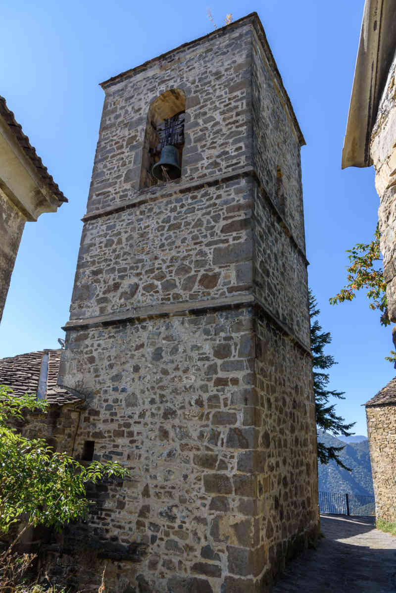Huesca - Puértolas 08 - iglesia de San Vicente Mártir de Puértolas.jpg